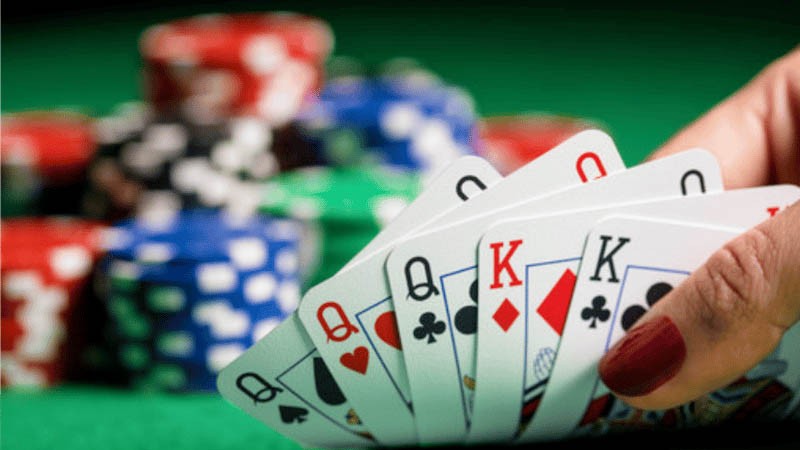 Tay nào lớn hơn khi chơi Poker - wi88