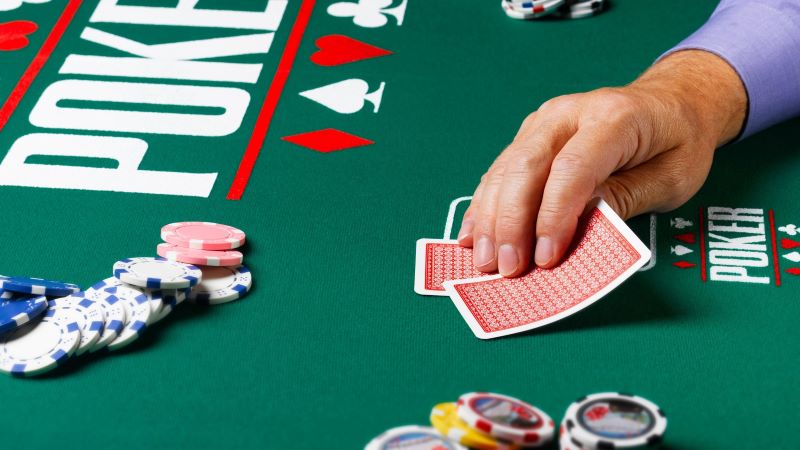 Bluff trong poker là gì? Cách sử dụng bluff trong poker