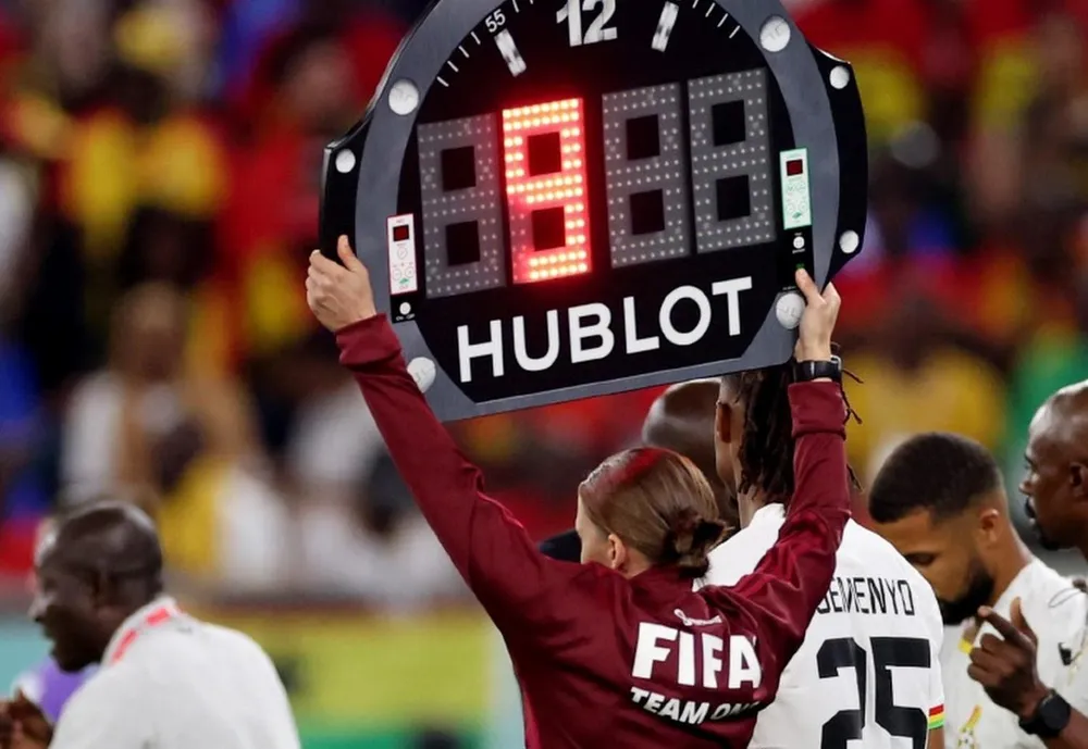 Trọng tài ở World Cup bù giờ nhiều bất thường, lợi hay hại? | Báo Pháp Luật  TP. Hồ Chí Minh