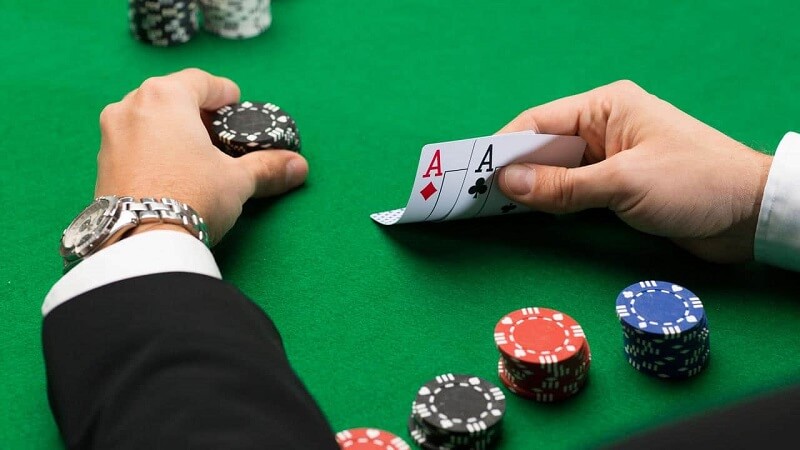 Hướng dẫn chi tiết cách chơi poker từ A đến Z dành cho bạn