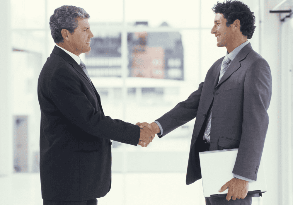 Tặng quà thể hiện lòng biết ơn và giúp củng cố mối quan hệ hợp tác lâu dài.