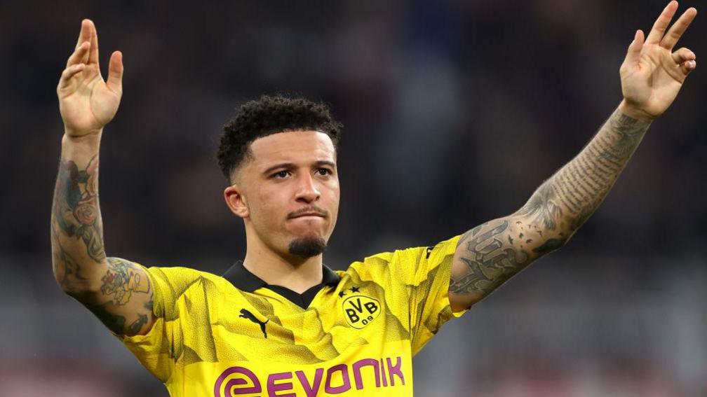 Jadon Sancho: Cầu thủ chạy cánh của Borussia Dortmund tỏa sáng trước PSG tại Champions League - BBC Sport
