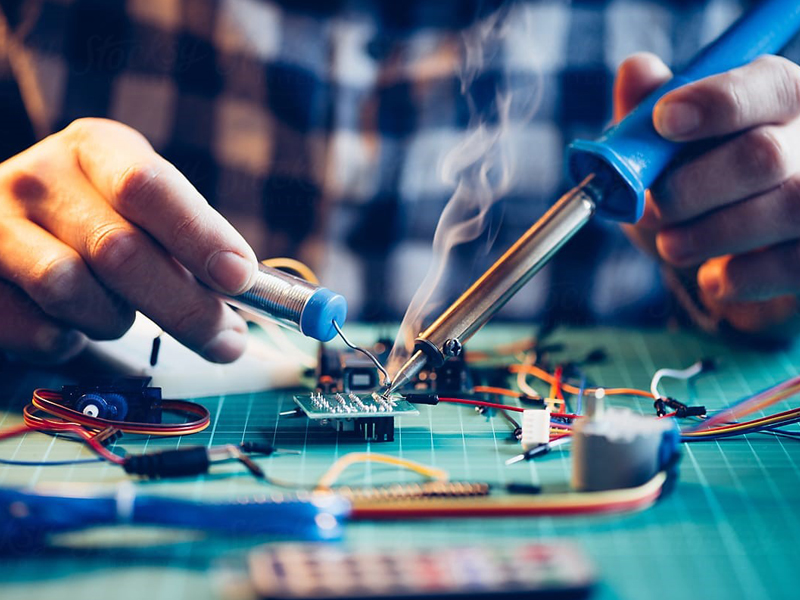 Ngành điện tử học gì? Nghề điện điện tử cho bộ đội xuất ngũ