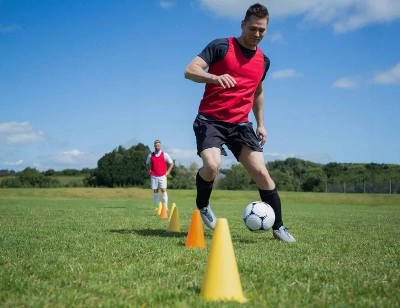 Kỹ thuật đổi hướng rê bóng qua người