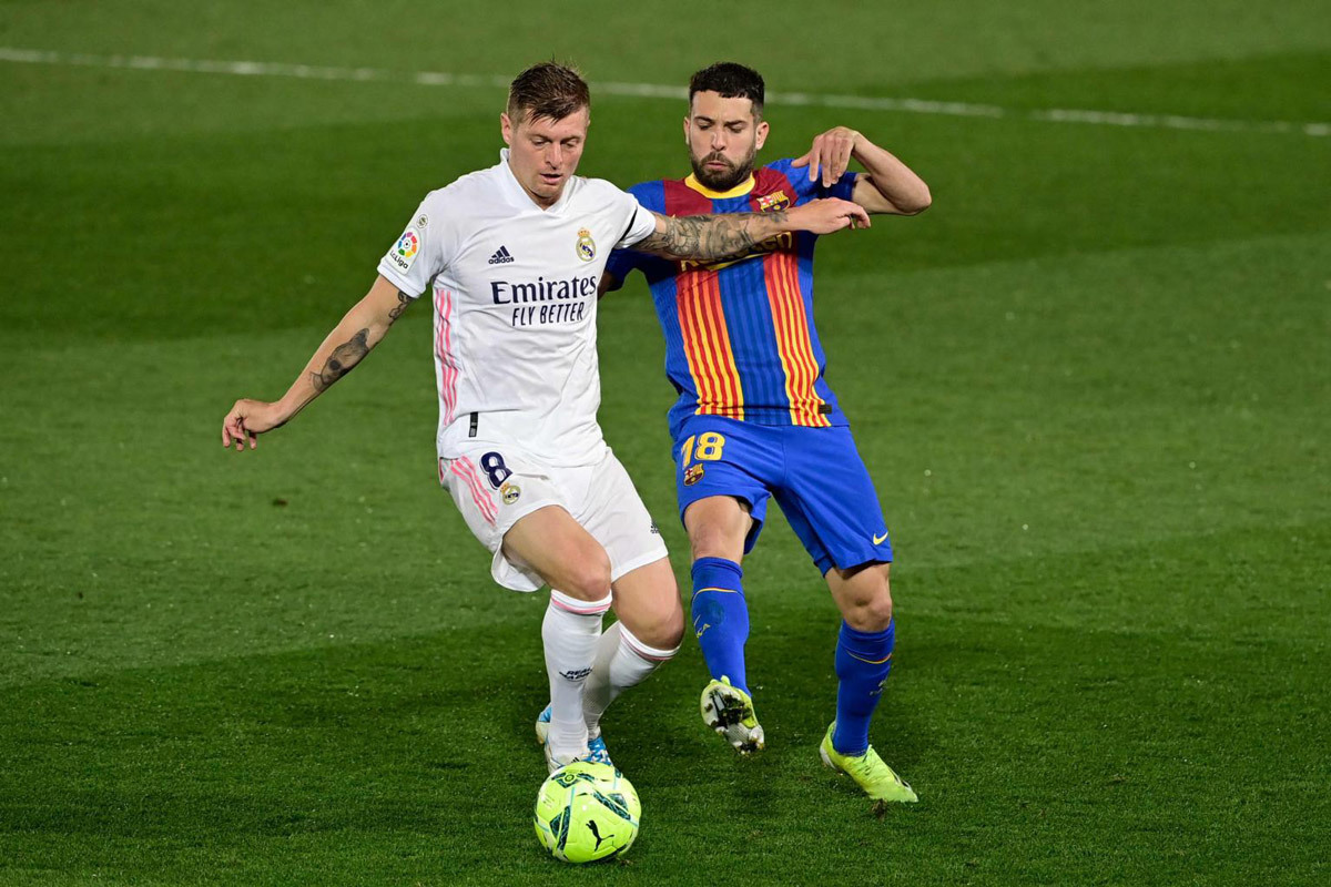 Cách rê bóng qua người trong bóng đá hiện đại